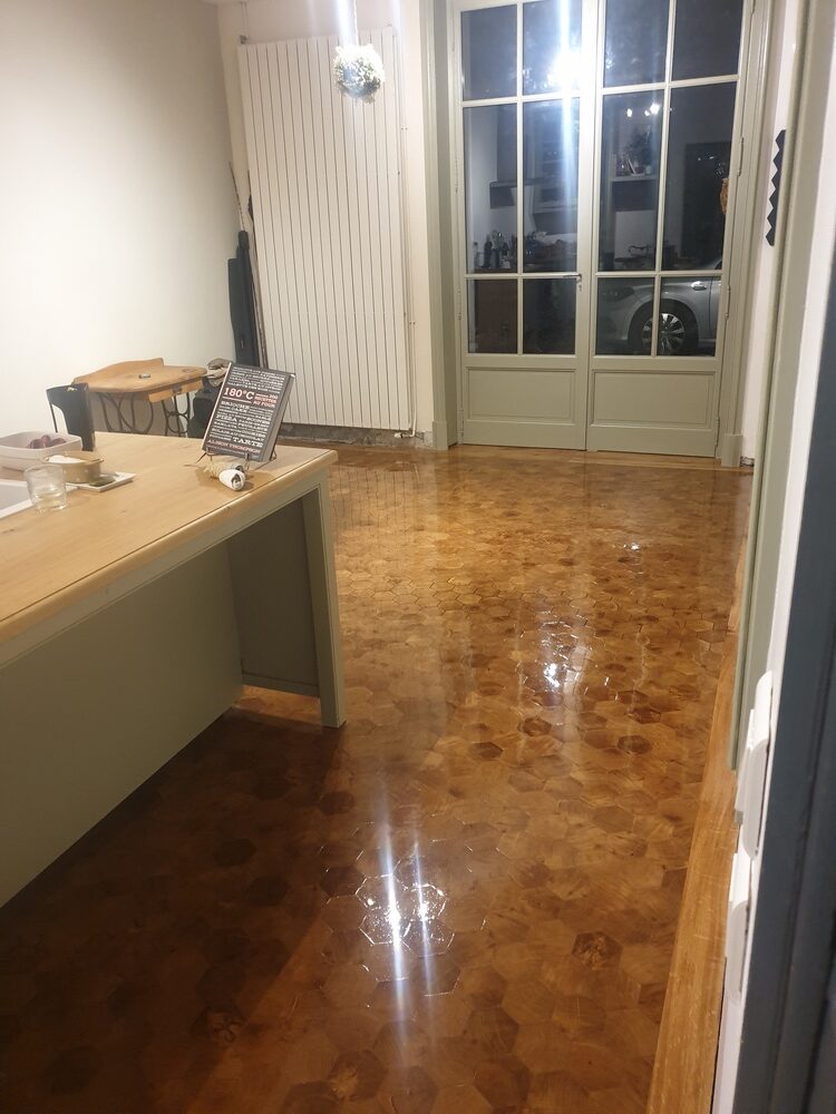 Parquet façon tomettes chêne ciré