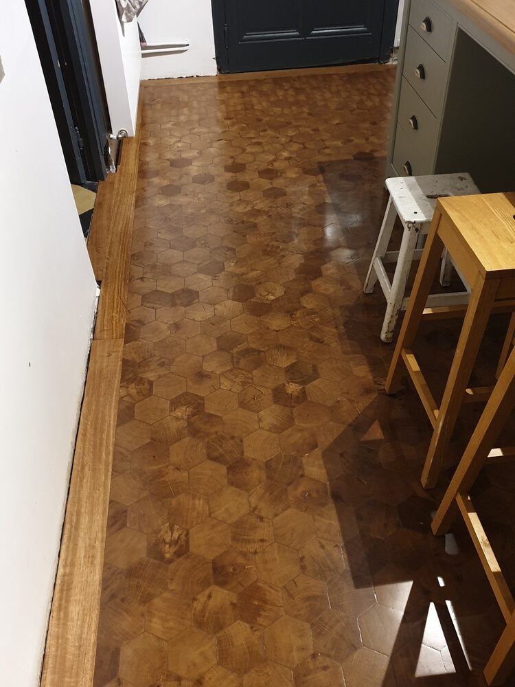 Parquet façon tomettes chêne ciré